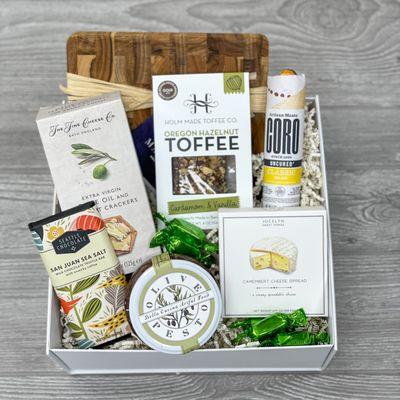 Wood cutting block, crackers, salami, spreadable cheese, toffee, olive pesto dipping sauce, chocolate luxury gift box.