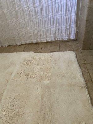 Bathroom mat looks brand new! Wax residue removed.