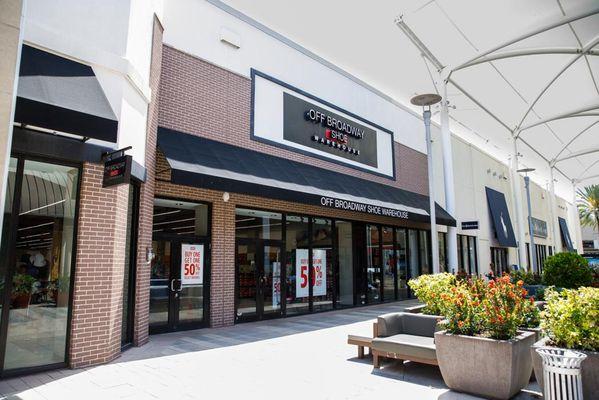 Exterior Shot of Store/Building (Wide Shot)