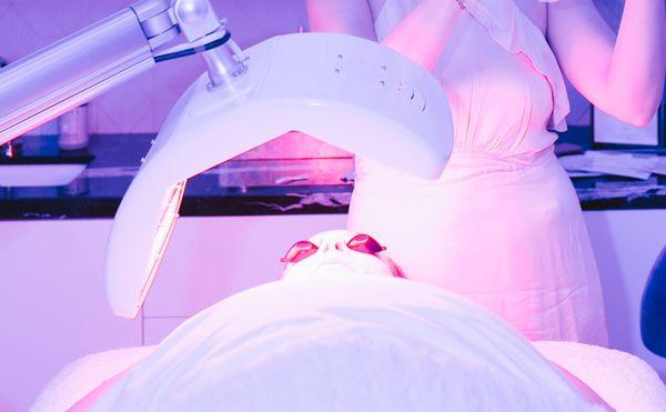 Facial treatment, Led light and oxygen