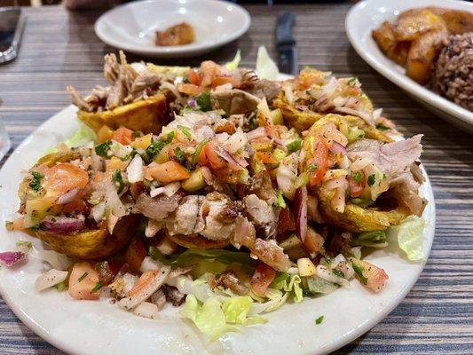 Tostones Rellenos De Puerco