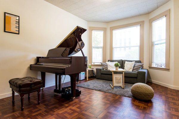 Private Piano Lessons for Students ages 5 and up in Laurel Heights.