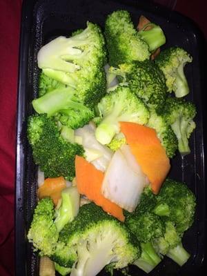 Steamed veggies without mushrooms. Also comes with white rice and brown sauce on the side.