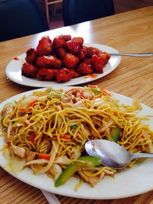 Combo low mein & sweet &sour pork