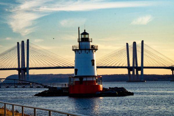 Tarrytown Lighthouse and the Tappan Zee Bridge