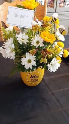 A beeautiful flower arrangement I sent to my friend.