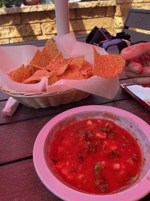 Chips and salsa. Picante!