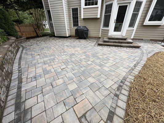 Patio using TechoBloc Eva pavers in Champlain Grey and border.