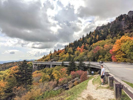 Linn Cove Viaduct | Instagram: @telephonesmoothie