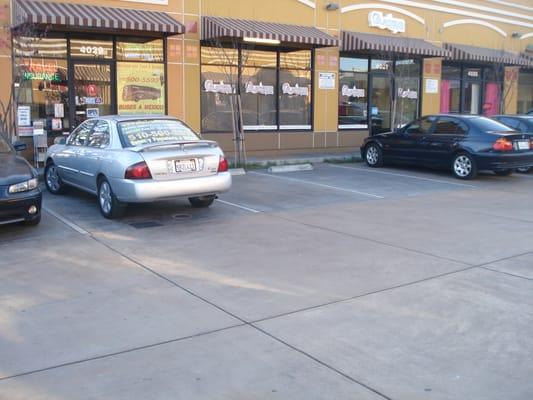 Amplio Estacionamiento para nuestros Clientes