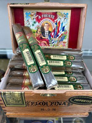 Premium Cigars - Arturo Fuente Gran Reserva Flor Fina 858