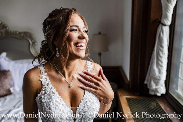 Laughing bride  at Skylands Manor