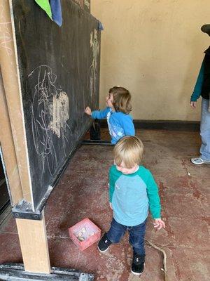 Cool outdoor chalkboard to entertain kids while waiting