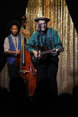 Dom Flemons (founding member of Carolina Chocolate Drops) performing at The Robin 9/18/16.