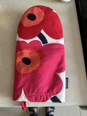 Front side of oven mitt