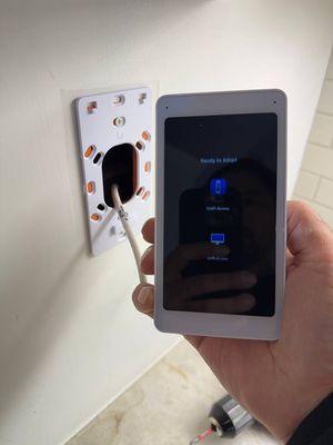 Bay Area residential installation completed by Wiztec! Our team expertly installed a UniFi Access Hub System with Intercom Viewer.