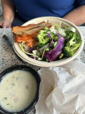 Teriyaki bowl with queso and chips