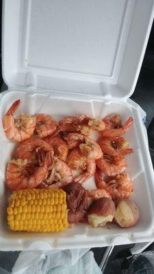 Shrimp corn small potato so OMG good and after awhile its spicy but its that good spicy