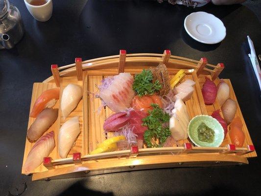 Sushi & sashimi boat