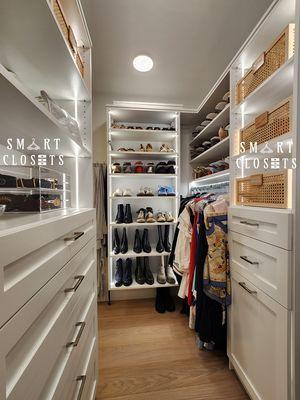 Walk-in closet shoe shelves