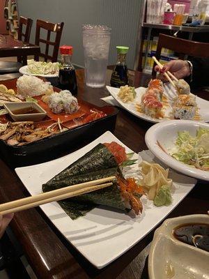 spicy salmon hand roll