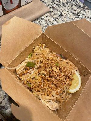 Pad Thai with chicken and tofu