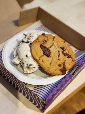 Insomnia Cookies