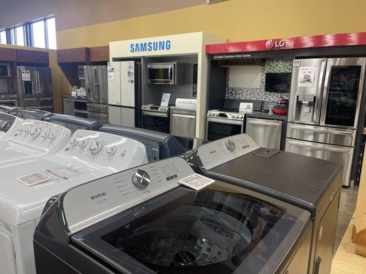 Top load washer and dryer and Kitchen appliance package display demos