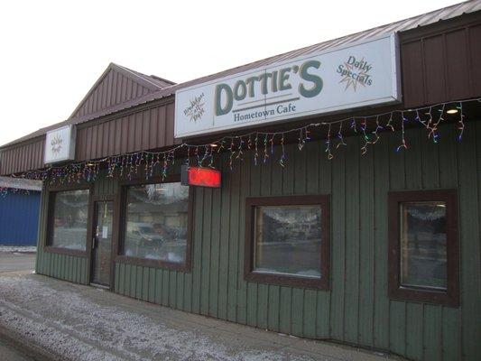 Front of the restaurant, view looking southeast (no parking on the street here).