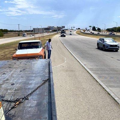 Local flatbed towing services near farmers branch tx and north Dallas tx.