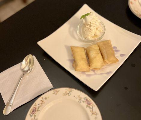 Fried Bananas Cheesecake with Ice Cream