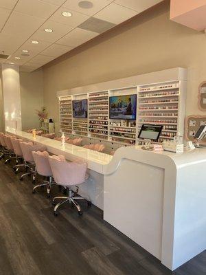 Nail bar