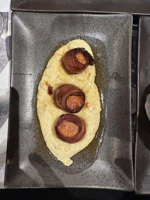 Bacon wrapped scallops with cheesy grits