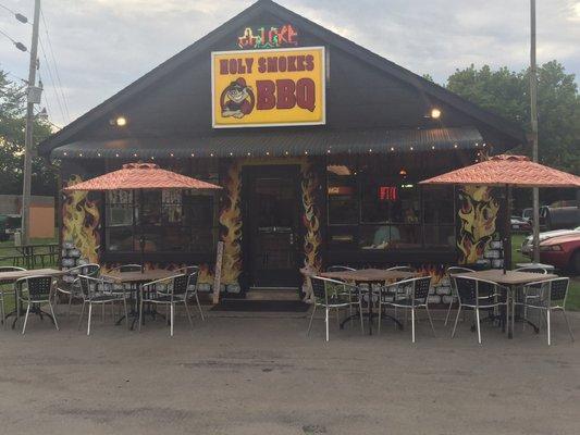 We are a hopping little BBQ joint that's fun for the whole family!