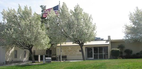 Front entrance to Kern Valley Hospital