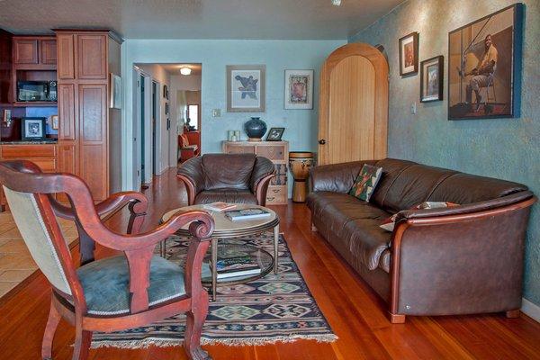 Livingroom, overlooks kitchen