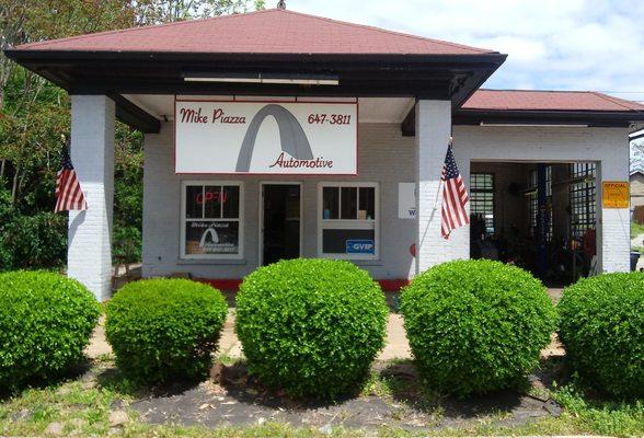 Beautiful day at Mike Piazza Automotive in Maplewood, MO