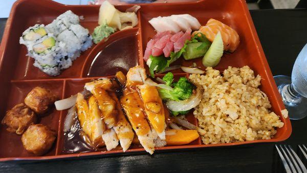 Star Child had the Bento Box. Fresh vegitables,  fresh sushi, habachi rice, chicken terriaki.