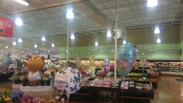 I was going to my local Wal-Mart but after seeing winn dixie 0286 how nice and ready for mother day ....