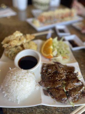 Beef Teriyaki and Tempura Combo Lunch: Good portion, dipping sauce is yummy