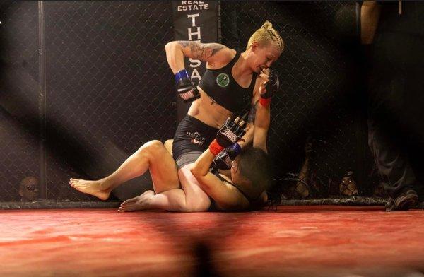 Barb Ciesnolevicz, first Professional MMA win by first round TKO