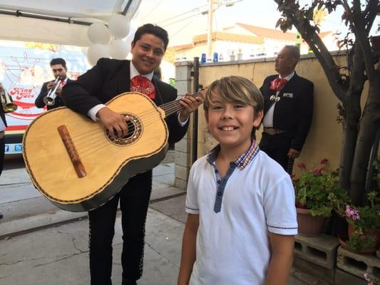 Daniel so happy with Mariachi Teocuitatlan!!!