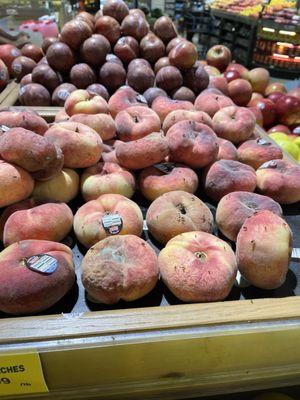 Peaches with visitors