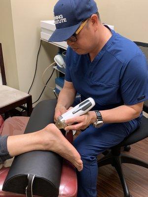 Dr. Chin performing Shockwave Therapy for plantar fasciitis