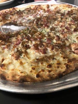 Carmelized Onion and Bacon Pizza white pizza