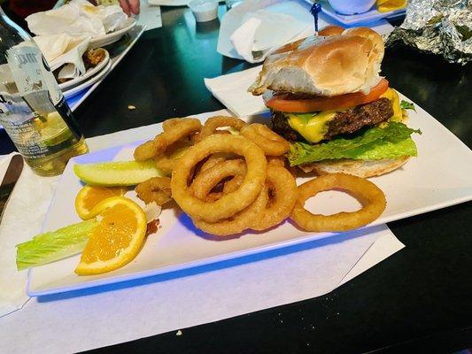 Hamburger  with onion rings