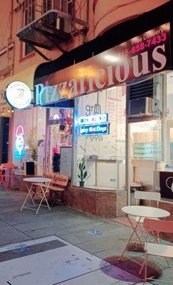 ~ Night Time Picture Shot Of Pizzalicious ~