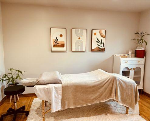 Bellevue acupuncture treatment room