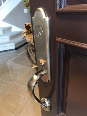 Modern technology lures us to install smart locks but keeping tradition light up homes with old manner hardware.