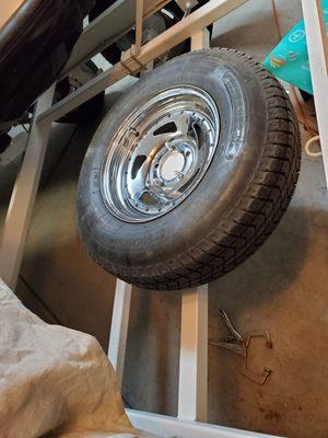 Trailer tire mount